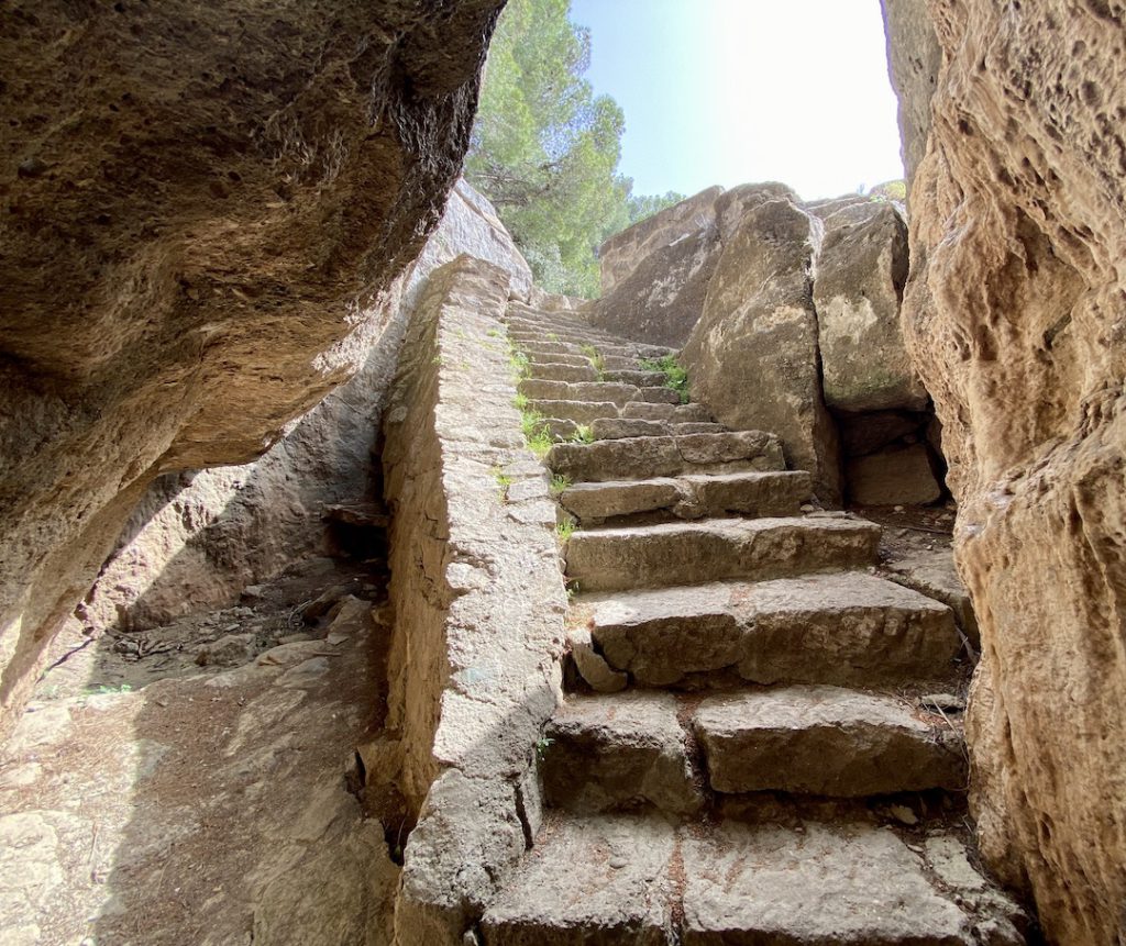 walking in Pizarra